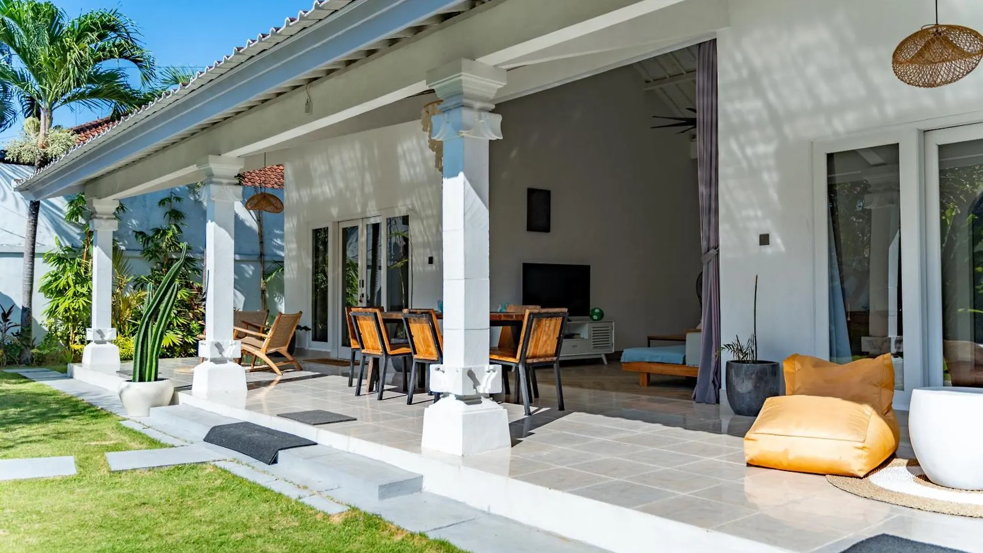 Villa Curves Bali Seminyak