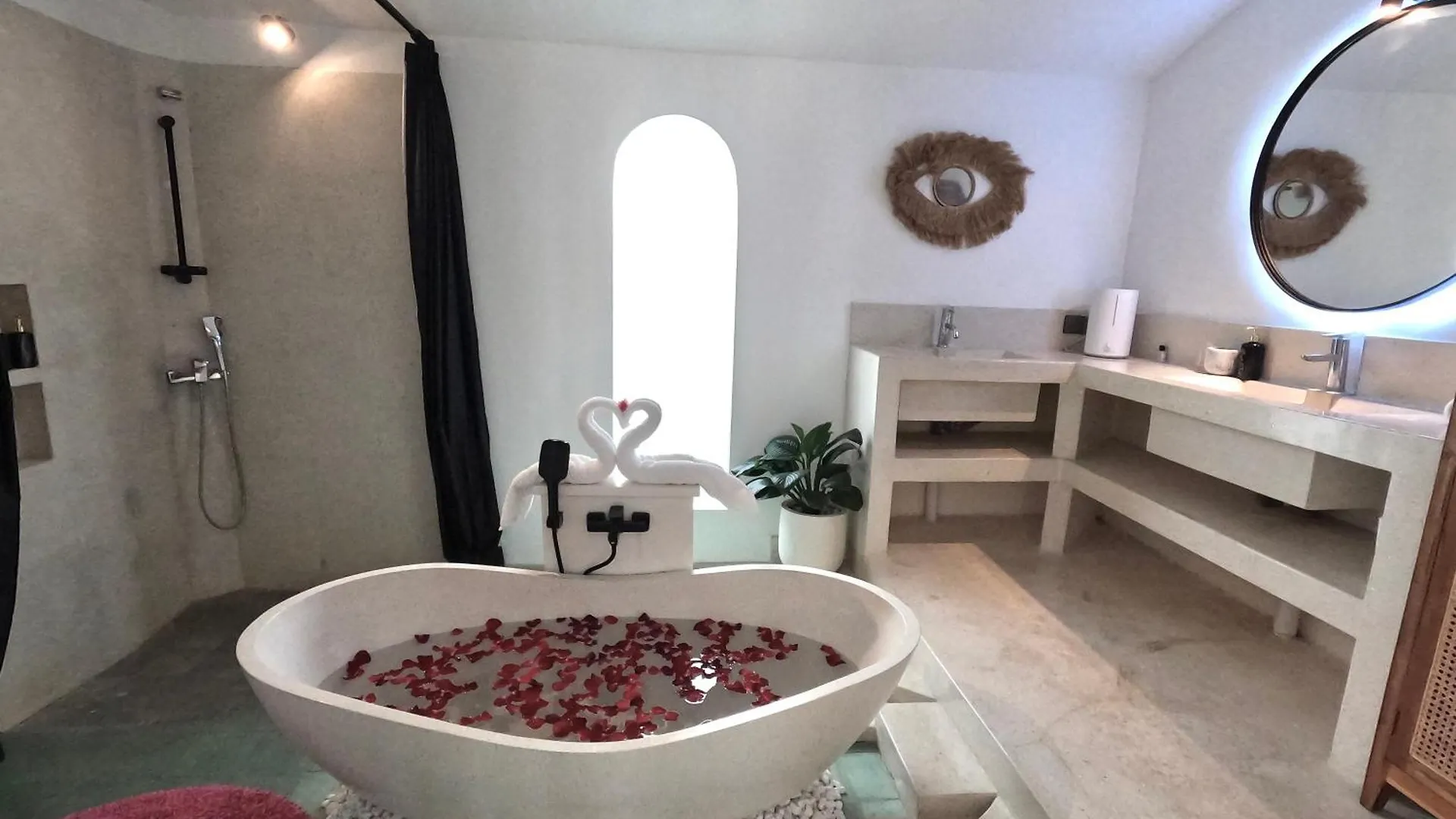 Villa Curves Bali Seminyak Indonesien